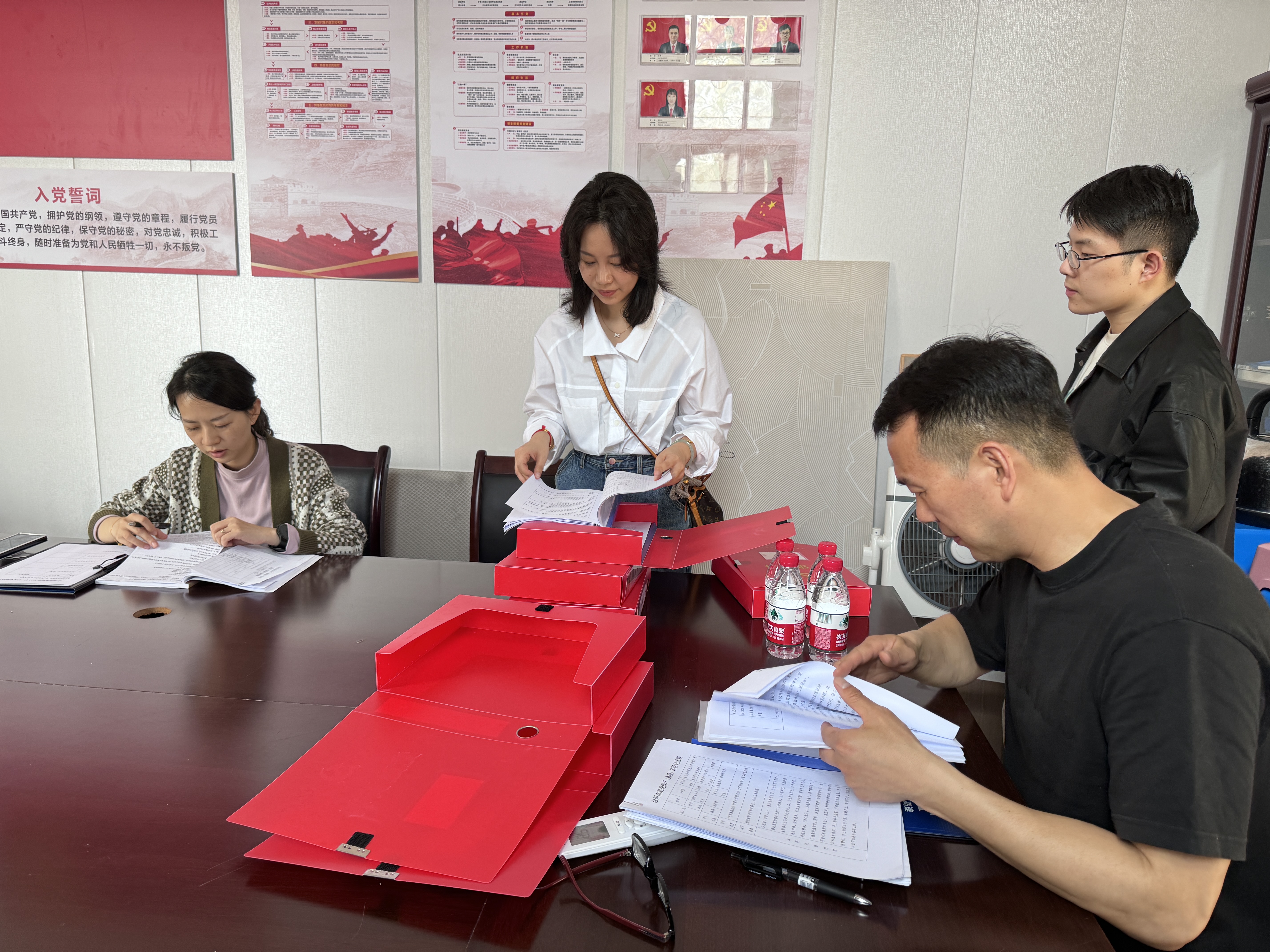 1712107216482434.jpg 1季度支部檢查(拍攝:羅嵐).jpg
