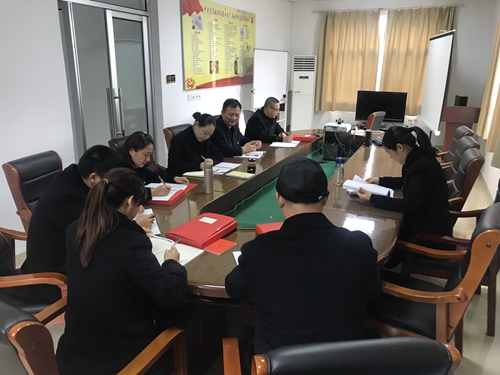 20181212  臨海南收費所黨支部組織學(xué)習《中國共產(chǎn)黨支部工作條例(試行)》  徐蘇蘇攝_副本.jpg