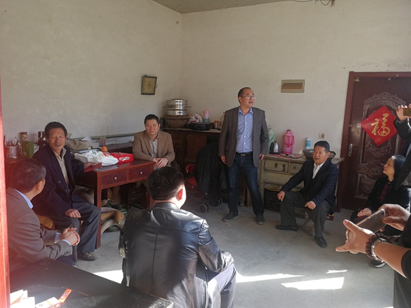 1603099233528001.jpg 03集團公司領(lǐng)導(dǎo)班子到趙家莊村進行精準(zhǔn)扶貧調(diào)研.jpg