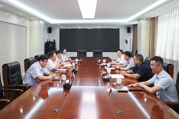 山東三箭集團孫冠軍董事長一行赴天橋區拜訪交流